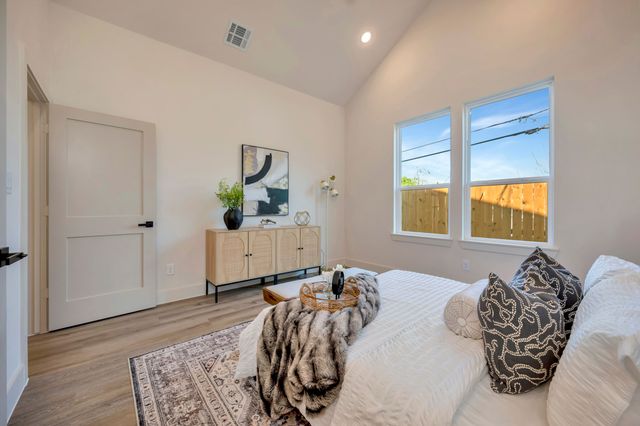 929 E Magnolia Avenue, Fort Worth, TX 76104