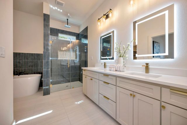 929 E Magnolia Avenue, Fort Worth, TX 76104