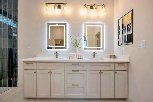 929 E Magnolia Avenue, Fort Worth, TX 76104