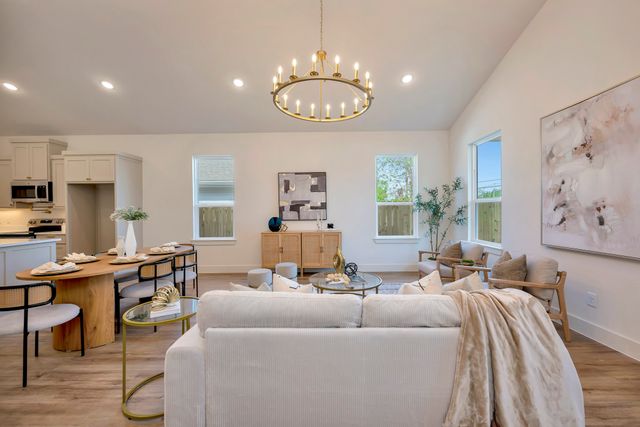 929 E Magnolia Avenue, Fort Worth, TX 76104