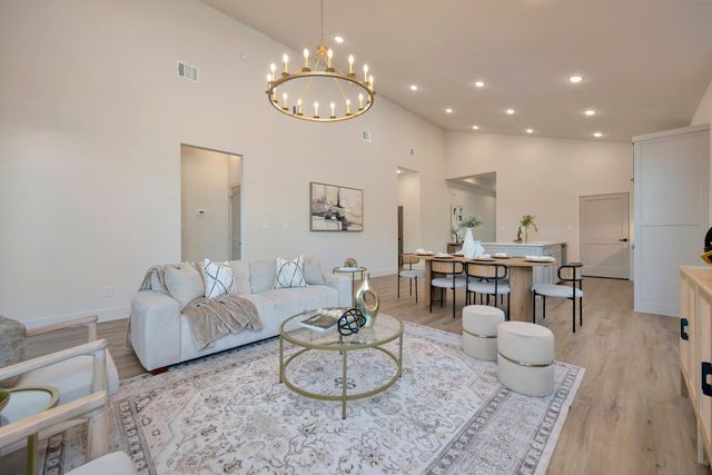 929 E Magnolia Avenue, Fort Worth, TX 76104