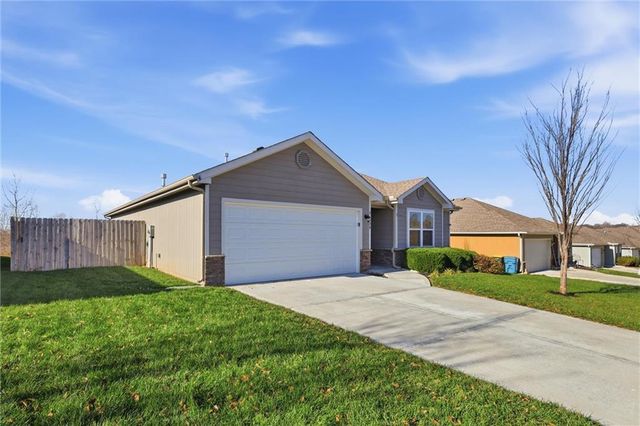21826 Franklin Street, Spring Hill, KS 66083