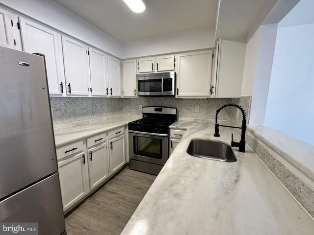 12552 KEMPSTON LN, Woodbridge, VA 22192
