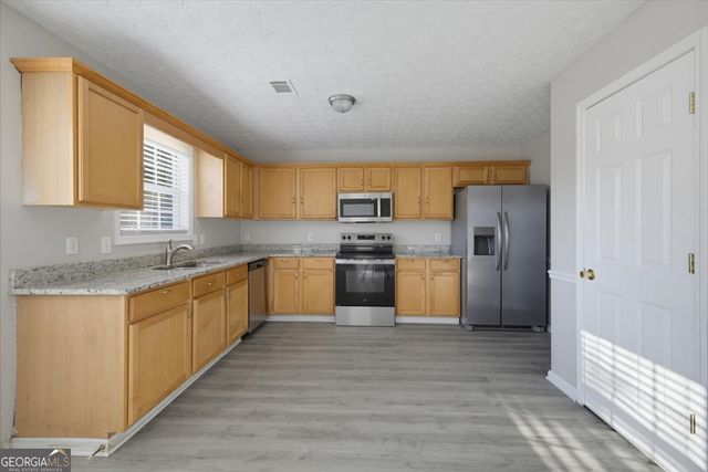 3246 Shady Valley Lane, Loganville, GA 30052