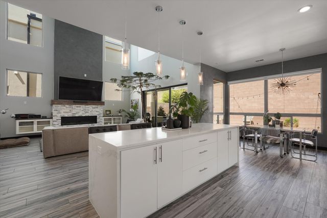 8832 Silver Oak Lane NE, Albuquerque, NM 87113