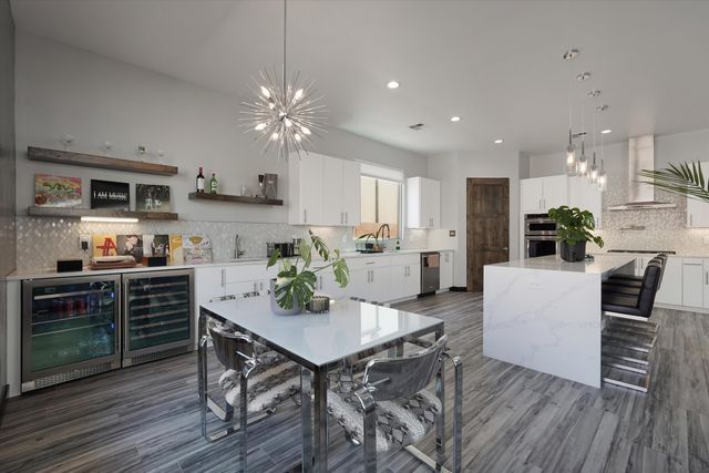8832 Silver Oak Lane NE, Albuquerque, NM 87113