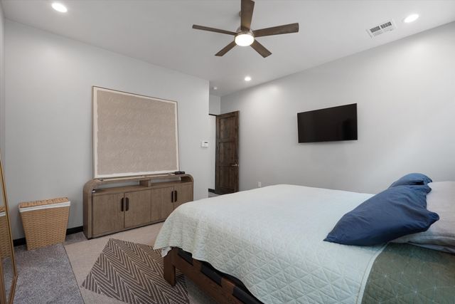 8832 Silver Oak Lane NE, Albuquerque, NM 87113