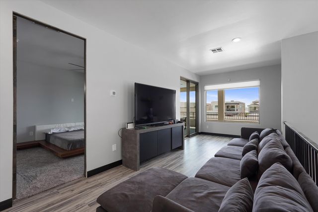 8832 Silver Oak Lane NE, Albuquerque, NM 87113