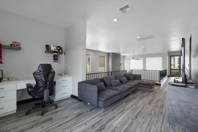 8832 Silver Oak Lane NE, Albuquerque, NM 87113