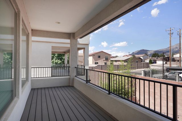 8832 Silver Oak Lane NE, Albuquerque, NM 87113