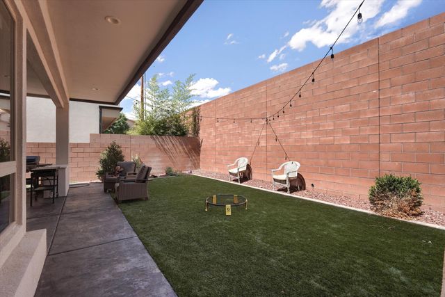 8832 Silver Oak Lane NE, Albuquerque, NM 87113