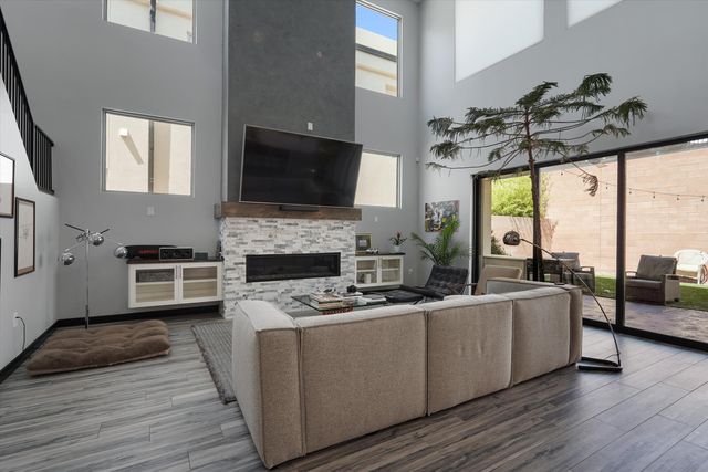8832 Silver Oak Lane NE, Albuquerque, NM 87113