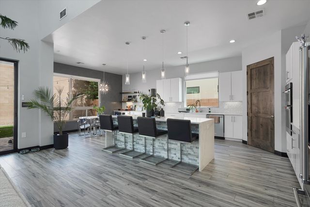 8832 Silver Oak Lane NE, Albuquerque, NM 87113