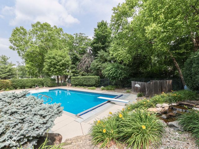 20 Forrests Edge Court, Indianapolis, IN 46227