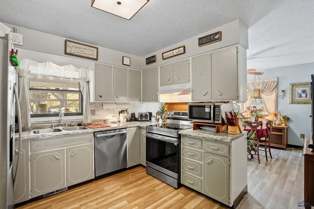 2709 CAMERON DR, Rapid City, SD 57702