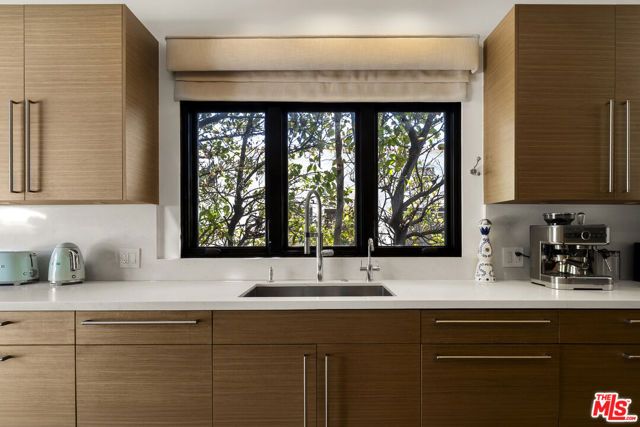 812 N Harper Avenue, Los Angeles, CA 90046