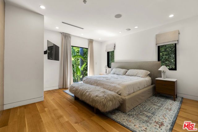 812 N Harper Avenue, Los Angeles, CA 90046