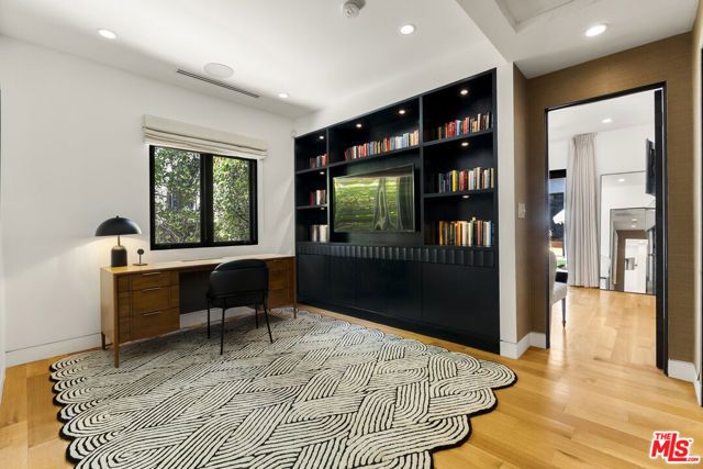 812 N Harper Avenue, Los Angeles, CA 90046
