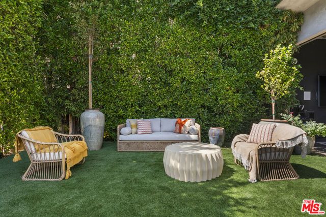 812 N Harper Avenue, Los Angeles, CA 90046