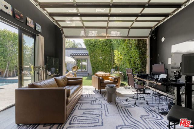 812 N Harper Avenue, Los Angeles, CA 90046