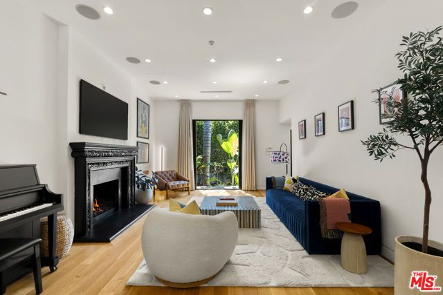 812 N Harper Avenue, Los Angeles, CA 90046