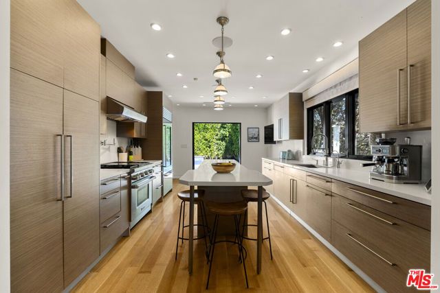 812 N Harper Avenue, Los Angeles, CA 90046