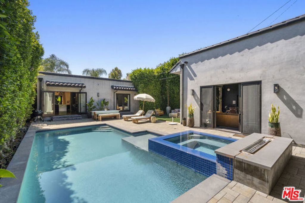 812 N Harper Avenue, Los Angeles, CA 90046