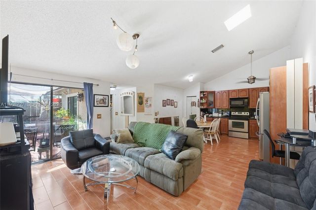 5644 Eagle Lake Dr, Palm Beach Gardens, FL 33418