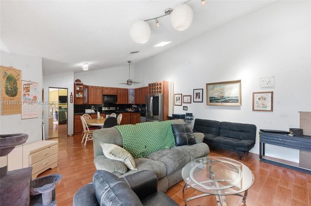 5644 Eagle Lake Dr, Palm Beach Gardens, FL 33418