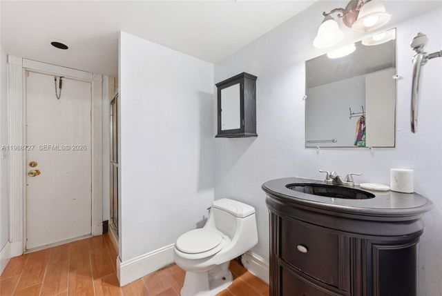 5644 Eagle Lake Dr, Palm Beach Gardens, FL 33418