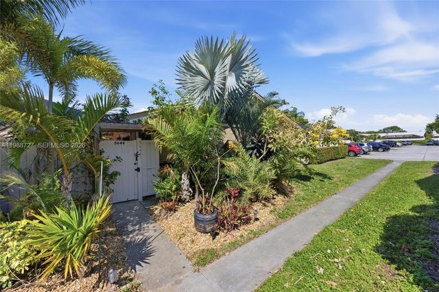 5644 Eagle Lake Dr, Palm Beach Gardens, FL 33418