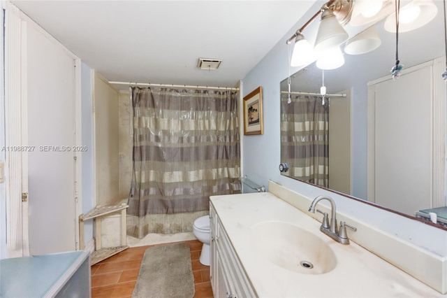 5644 Eagle Lake Dr, Palm Beach Gardens, FL 33418