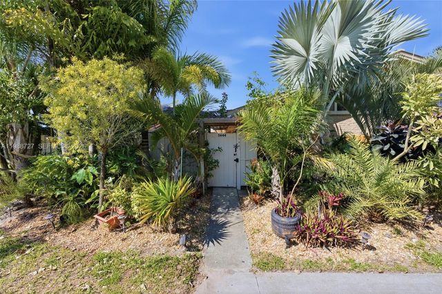 5644 Eagle Lake Dr, Palm Beach Gardens, FL 33418