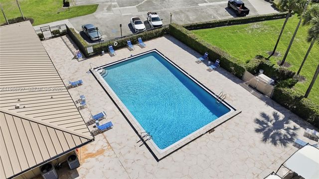 5644 Eagle Lake Dr, Palm Beach Gardens, FL 33418