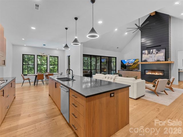 80 Maple Grove Court, Hendersonville, NC 28792