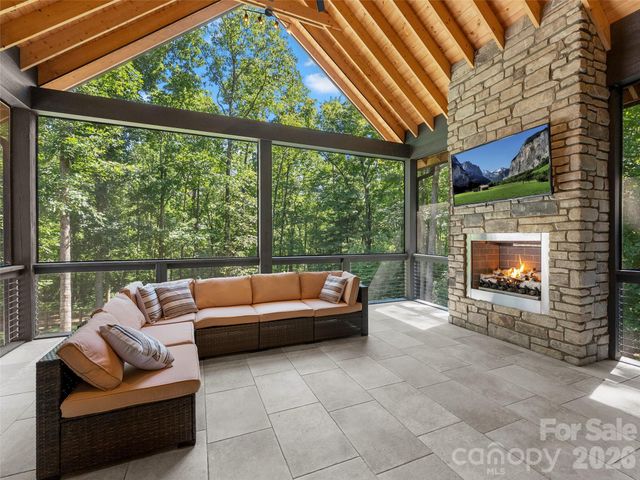 80 Maple Grove Court, Hendersonville, NC 28792