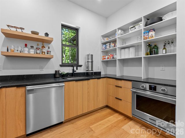 80 Maple Grove Court, Hendersonville, NC 28792