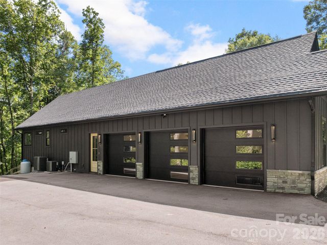 80 Maple Grove Court, Hendersonville, NC 28792