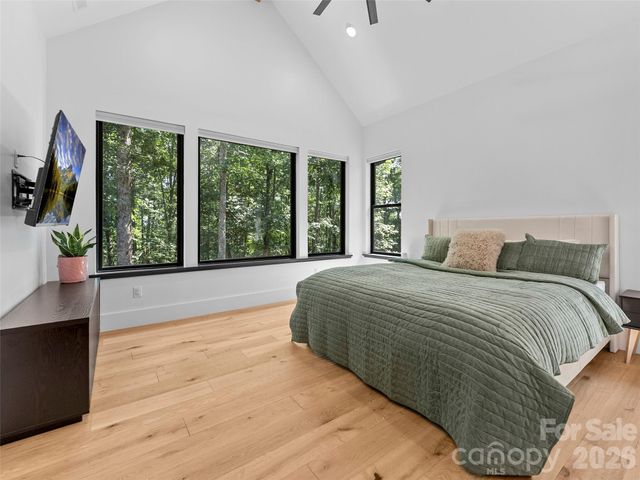 80 Maple Grove Court, Hendersonville, NC 28792