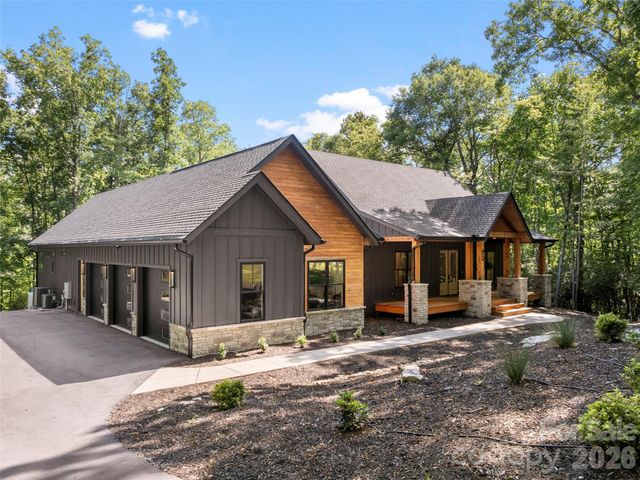 80 Maple Grove Court, Hendersonville, NC 28792