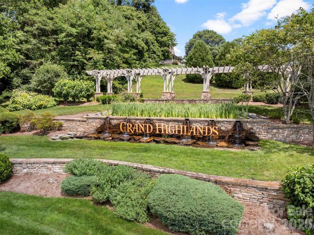 80 Maple Grove Court, Hendersonville, NC 28792