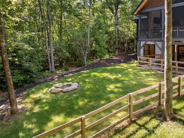 80 Maple Grove Court, Hendersonville, NC 28792