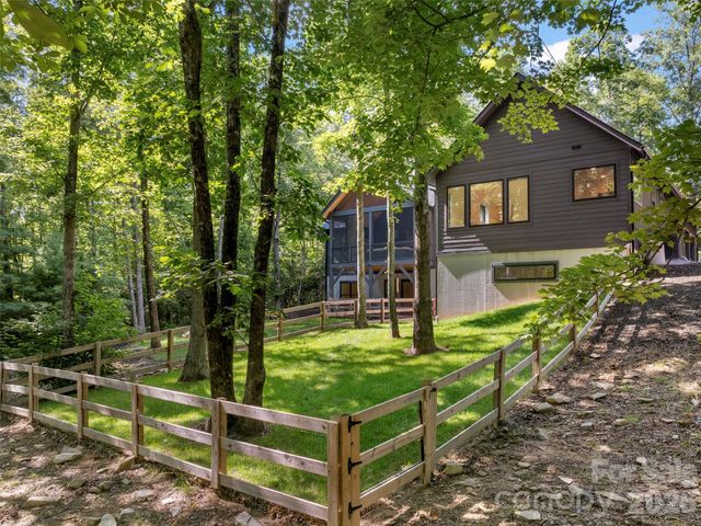 80 Maple Grove Court, Hendersonville, NC 28792