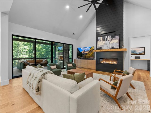 80 Maple Grove Court, Hendersonville, NC 28792