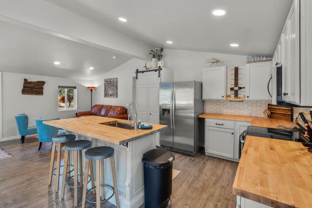 102 Hackett Drive, La Pine, OR 97739