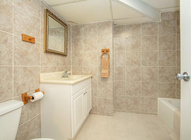 2215 Sager, Waterloo, IA 50701