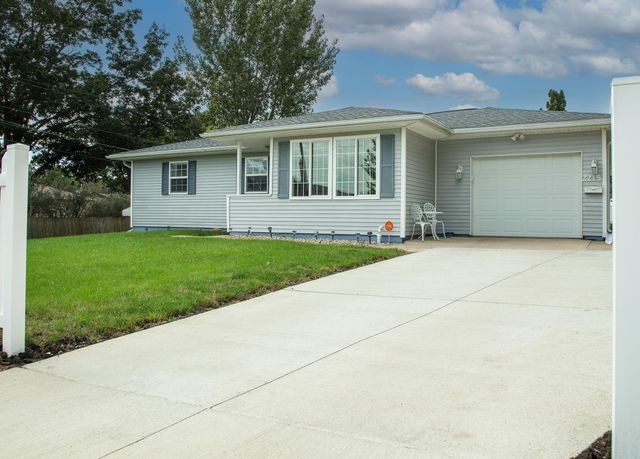2215 Sager, Waterloo, IA 50701