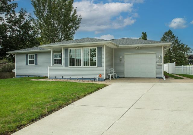 2215 Sager, Waterloo, IA 50701