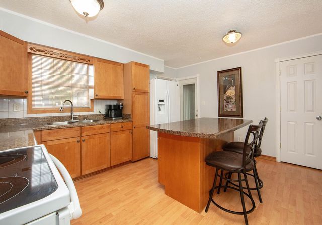 2215 Sager, Waterloo, IA 50701