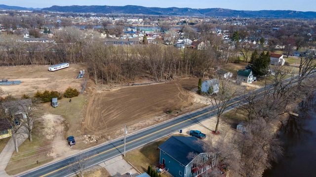 1626 LAKESHORE DRIVE, La Crosse, WI 54603